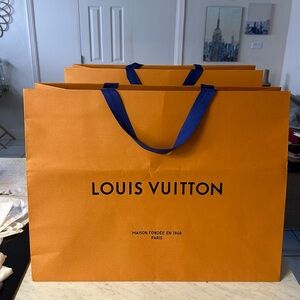 ✨✨Luxury Designer Bags and Boxes for Sale!
LOUIS VUITTON BAG FOR SALE✨🧡